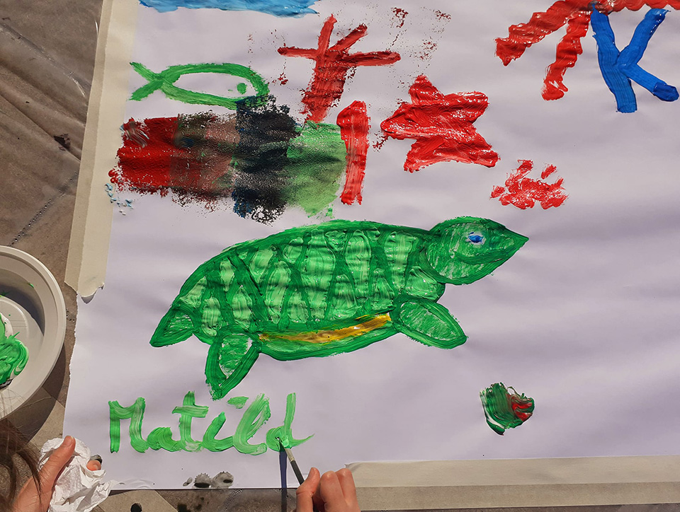 disegno fatto da bambino rappresentante una tartaruga marina